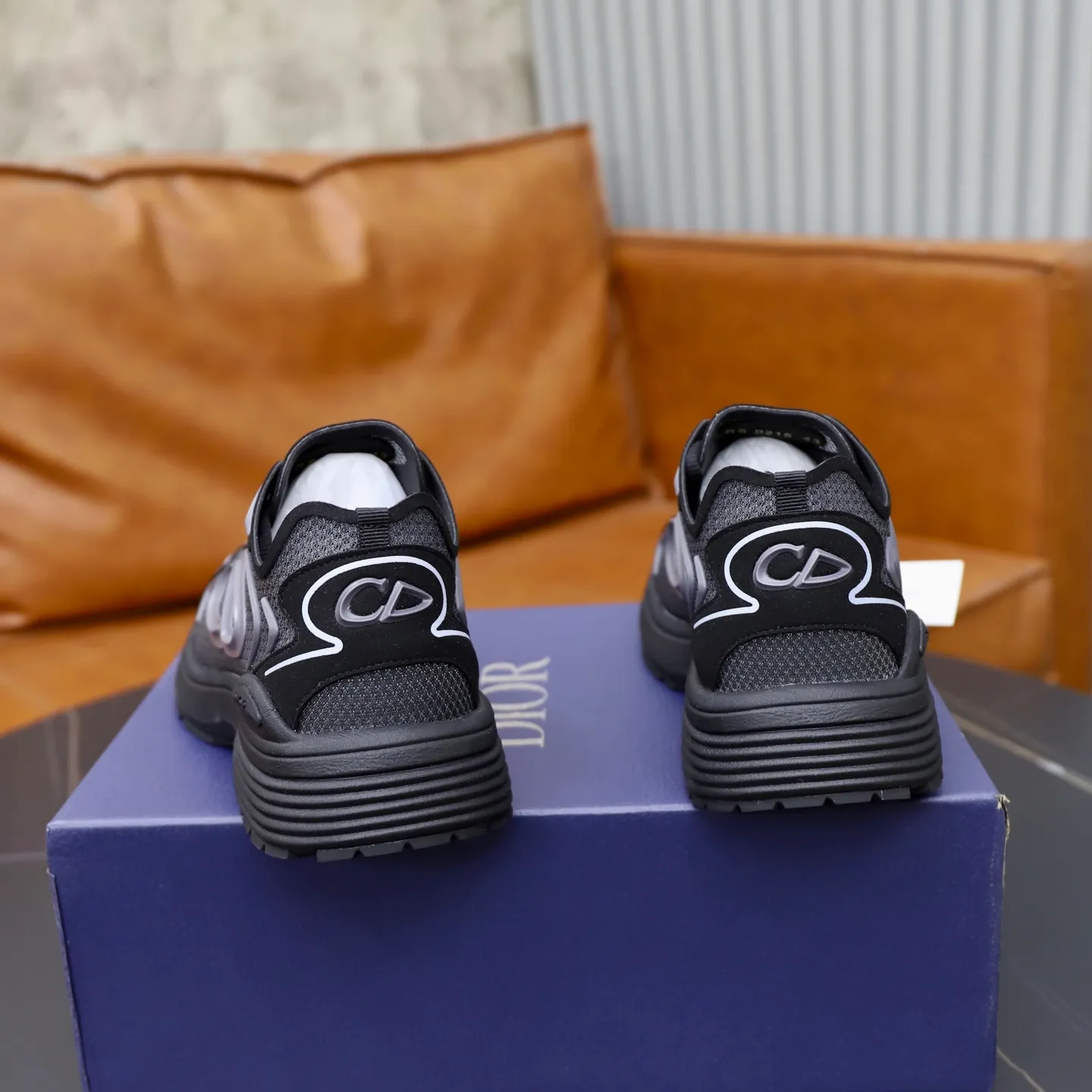 Ex-factory price: 560💰DIOR#B30 COUNTDOWN TECH shoes 1. Inspired by lighter running shoes this season 2. Made of multi-layer transparent nylon upper, futuristic 3. CD30 rubber logo on the tongue/heel to highlight the brand style 4. Equipped with ultra-light foam midsole for the ultimate comfortable wearing experience 5. The entire series uses WELDED (seamless bonding) technology to ensure durability and lightness 6. Full size dopamine color matching, 39-45 (38, 46 customized)